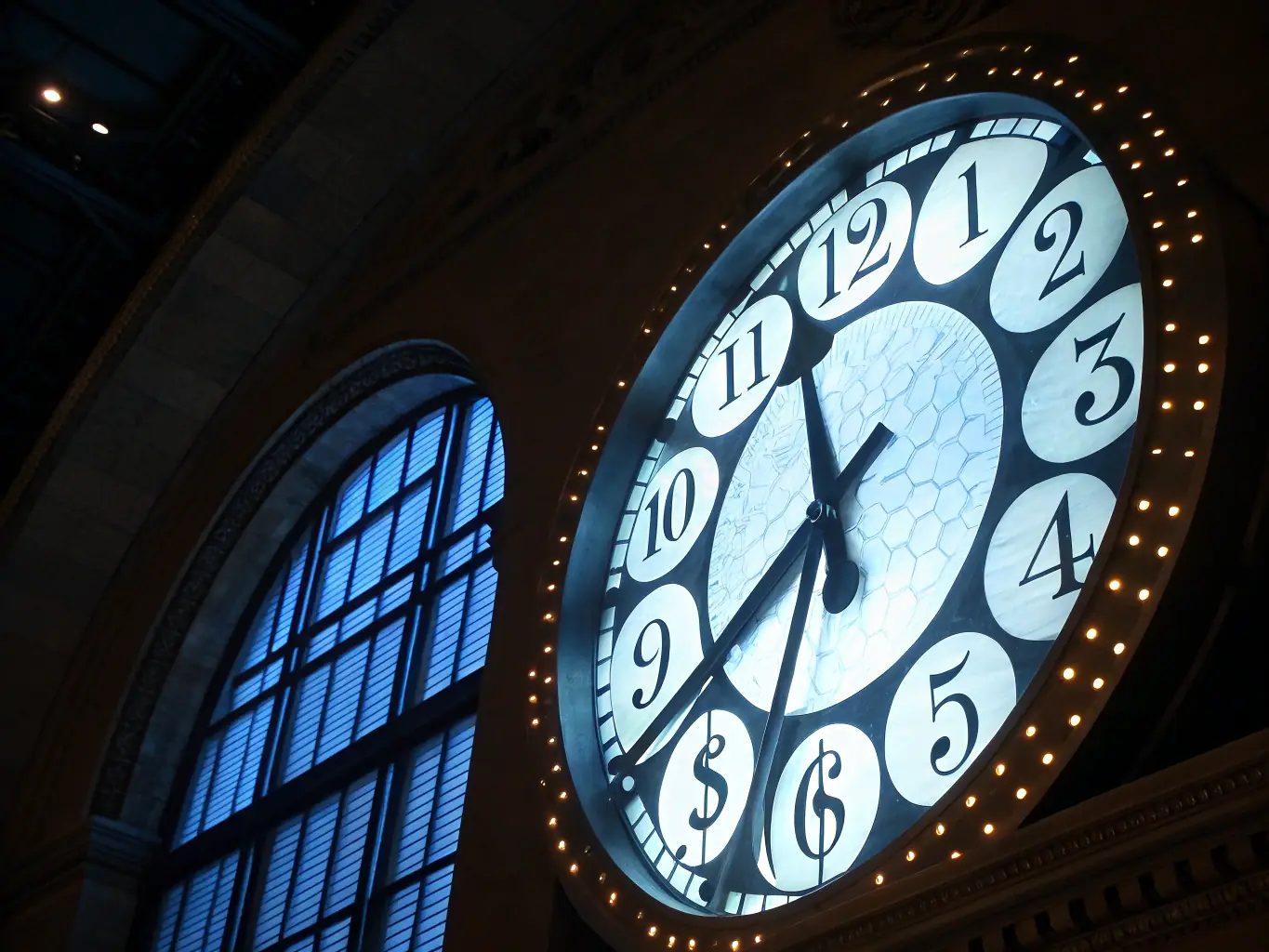 A clock with hands moving quickly, symbolizing the faster resolution times often achieved through mediation compared to traditional court proceedings.